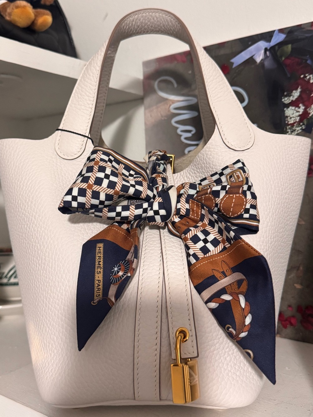 Hermes Picotin 18 - Gris Pale

Twilly not included